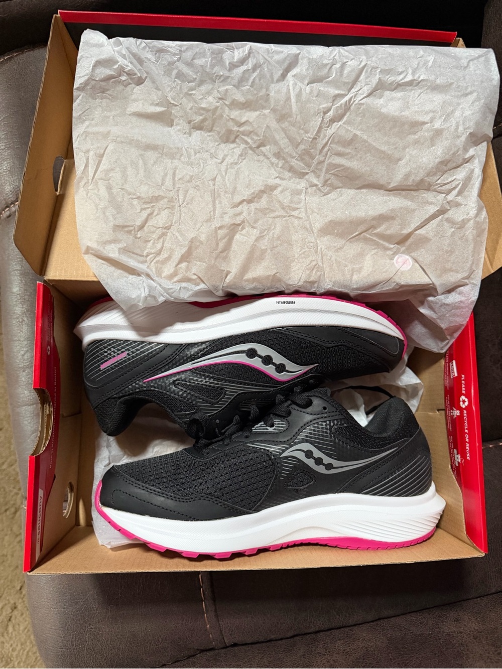 Saucony Women's Black and Pink Lightweight Running Sneakers